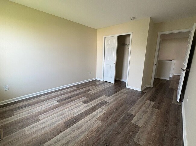 Building Photo - 948 King Way
