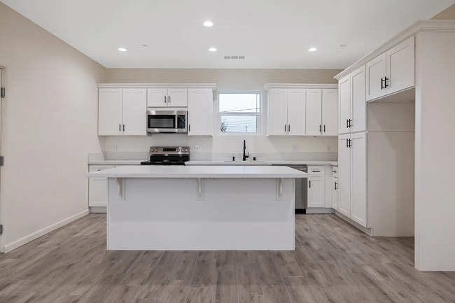 Foto del edificio - 601 E 10th St