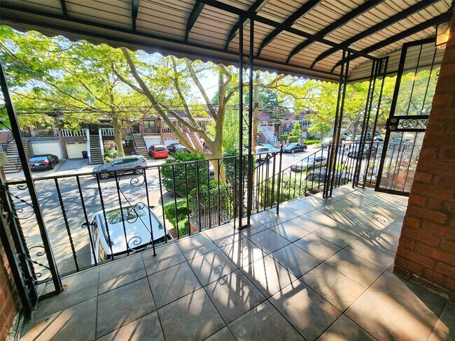 Foto del edificio - 1355 E 99th St