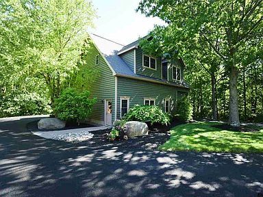 Carriage house rental entrance - 8 Skipperhill Ln