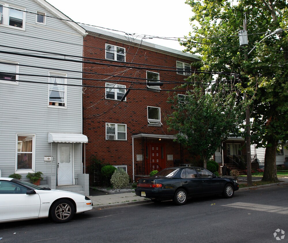 Primary Photo - 298-300 Belmont Ave