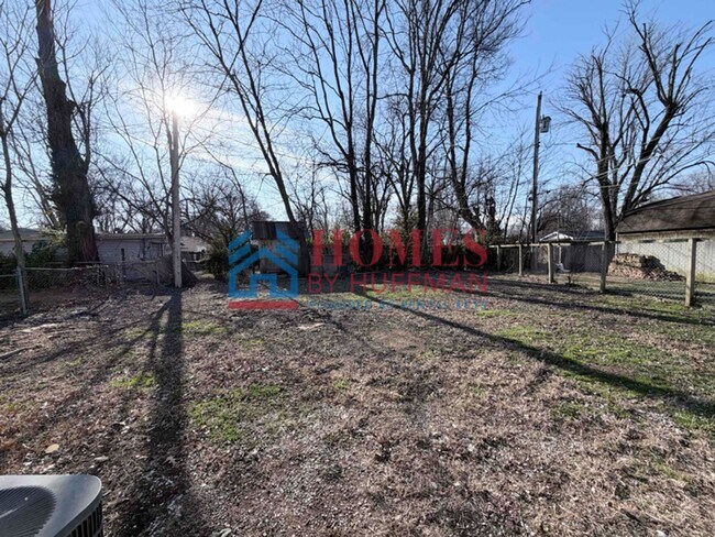 Foto del edificio - Two Bedroom House | Updated Flooring/Kitchen