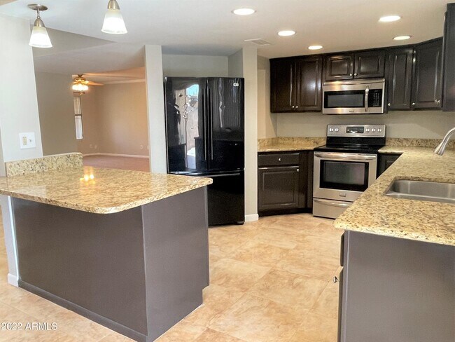 Foto del edificio - 2117 E Donner Dr