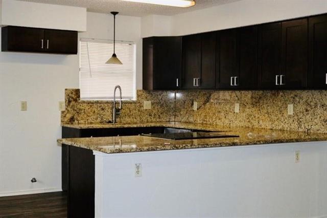 Foto del edificio - 302 Shady Valley Dr