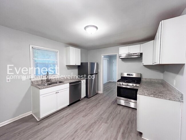 Building Photo - Limited Time Special Offer / 3 beds 2 baths Spacious Single Family Home with Carport and Deck /  ...