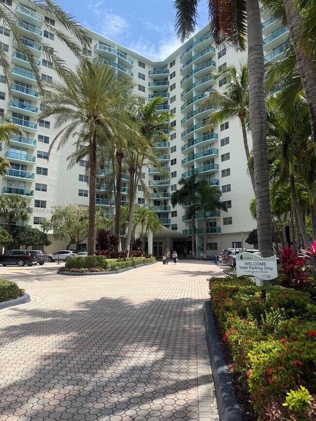 Building Photo - 3801 S Ocean Dr