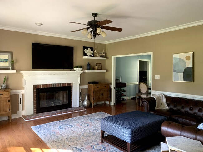 Sala de estar - 132 S Marion Dr