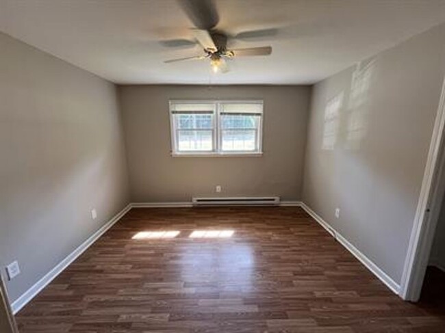 Foto del edificio - 2/1 Near The Swamp Rabbit Trail Available ...