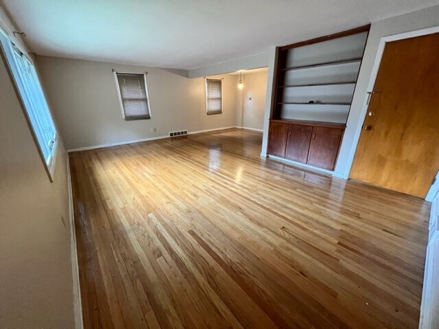 Building Photo - 1718 Tanglewood Dr