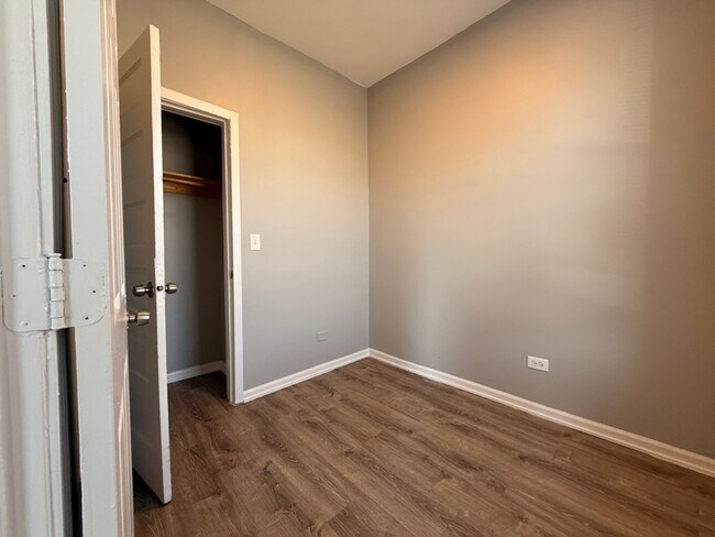 Foto del edificio - 7314 S Kenwood Ave