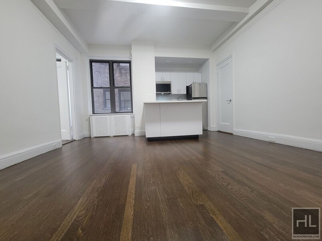 Primary Photo - EAST 46 STREET