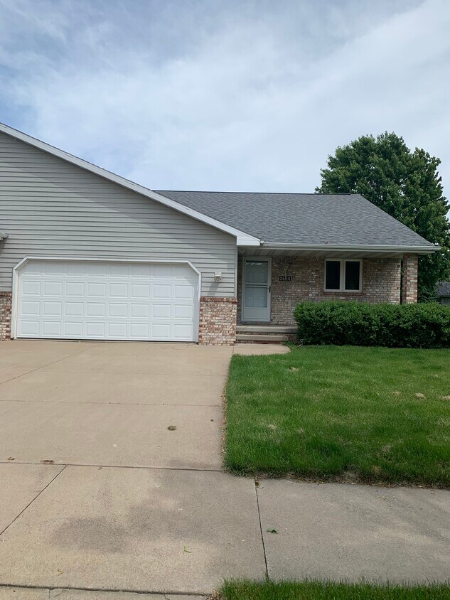 Primary Photo - 3634 N Wayman Ct