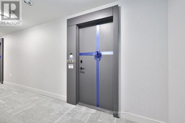 Building Photo - 2088 James St