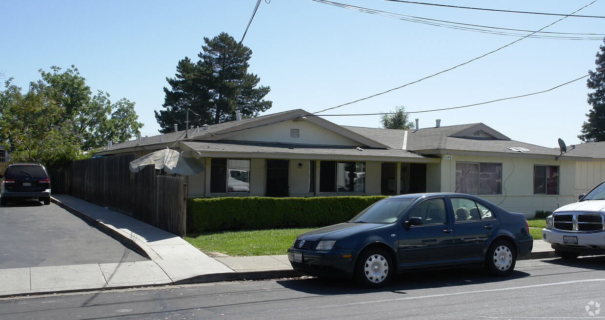 Building Photo - 1136-1142 Lacey Ln