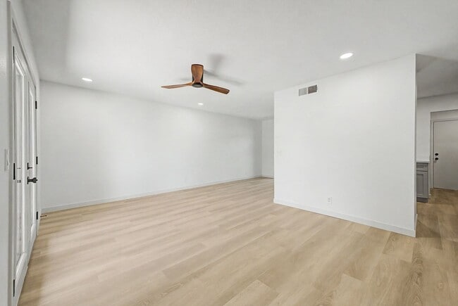 Foto del edificio - South Tempe 3BR Townhome w/ Private Yard, W/D & Parking