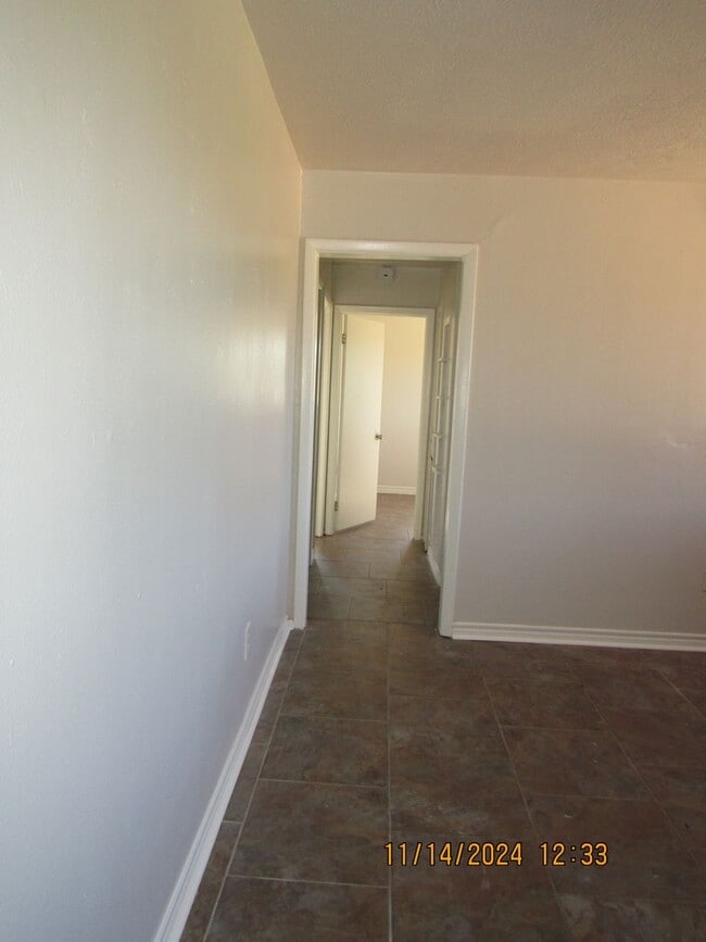 Building Photo - New listing West Side! hard surface flooring.