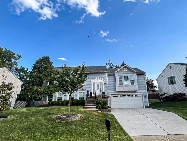 Foto del edificio - Magnificent 5 Bed 3 Bath Colonial Home Sit...