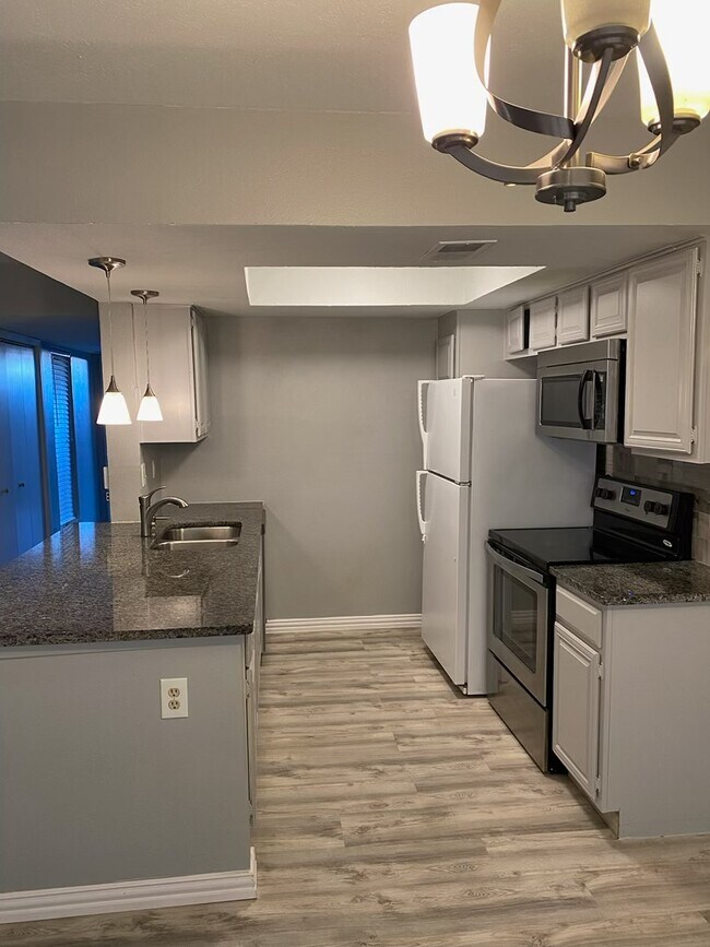 Building Photo - 2505 Wedglea Dr