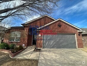 Building Photo - 3929 Eaglerun Dr