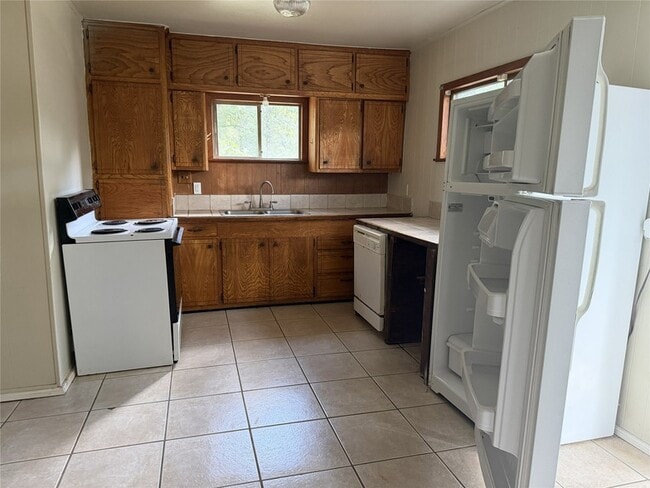 Building Photo - 5958 Skylane Dr