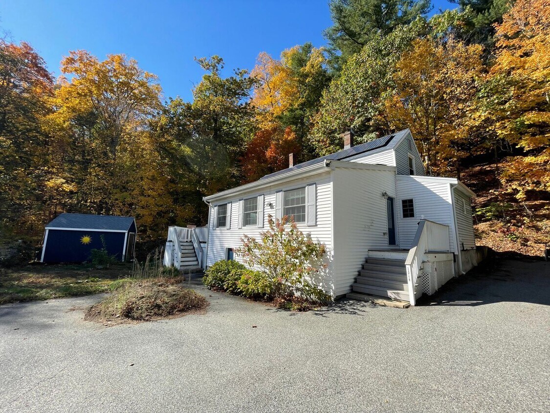 3 br, 1 bath House R 204R Washington St... House for Rent in