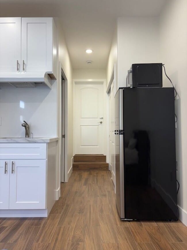 Building Photo - 609 Sunset Dr