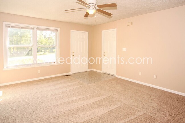 Foto del edificio - PENDING APPLICATIONS! Camby 2 BD, 1.5 Bath...