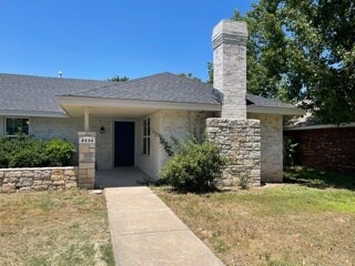 Frente - 4236 Ridgecrest Cir