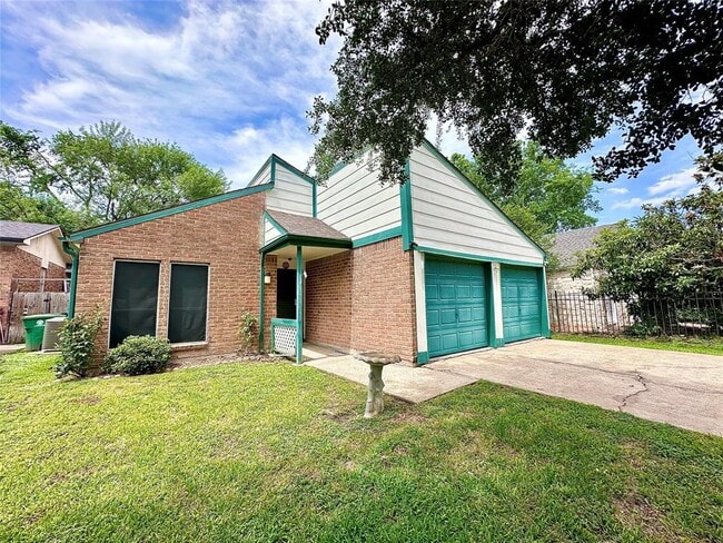 Building Photo - 9004 Vogue Ln