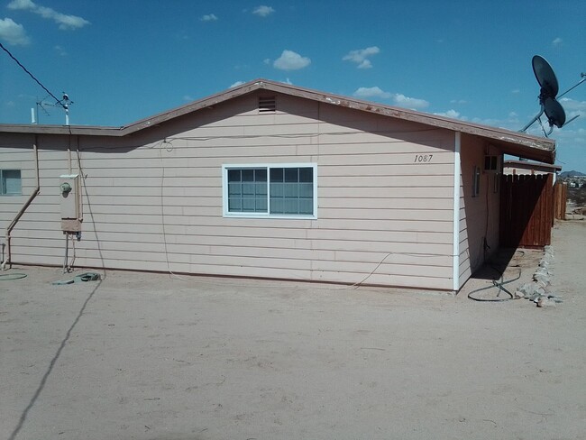 Foto del edificio - Cute 3 bedroom 2 bath in Desert Heights