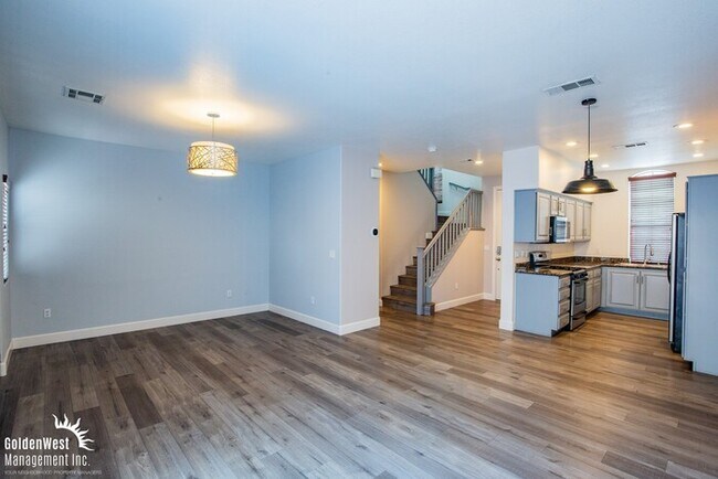 Foto del edificio - Beautiful 3Bdm 2.5Ba Home in Gated Communi...