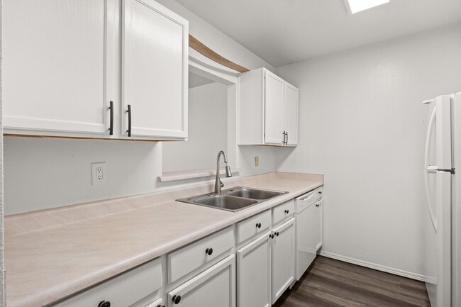 Building Photo - 1105 Calle Mesquite