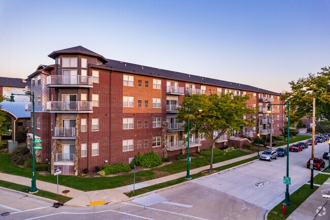 Building Photo - Six Points Apartments