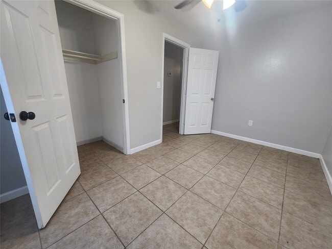 Building Photo - 21333 W Knox Dr