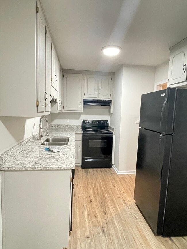 Foto del edificio - 811 Graham Rd