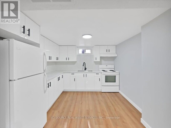 Building Photo - 6 Jasmin Crescent