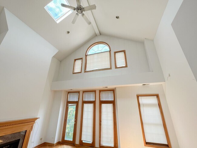 Foto del edificio - 2741 N Southport Ave