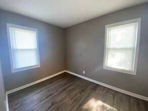 Building Photo - 5800 W Carmen Ave