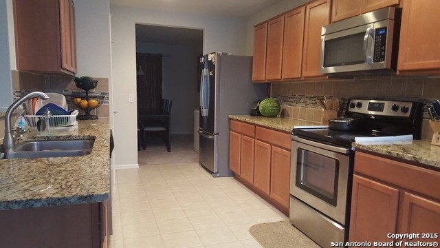 Foto del edificio - 4 bedroom 2 1/2 bath with master downstairs