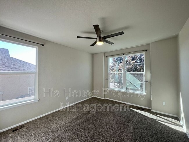 Building Photo - 842 Sunlight Peak Dr