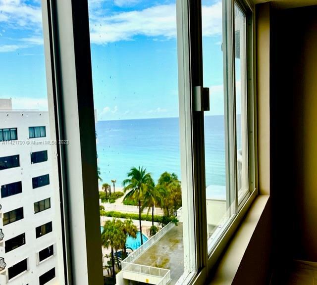 Foto del edificio - 5401 Collins Ave