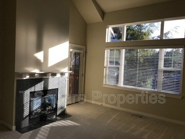 Foto del edificio - 13824 N Creek Dr