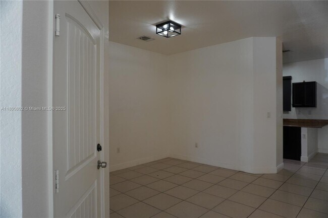 Foto del edificio - 21416 NW 13th Pl