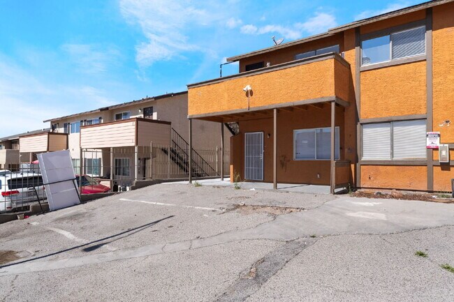 Foto del edificio - Practical 3-bedroom, 2-bath apartment