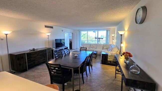 Foto del edificio - 3100 N Course Ln