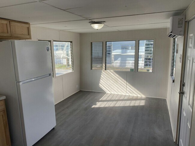 Building Photo - 5 Circle Dr