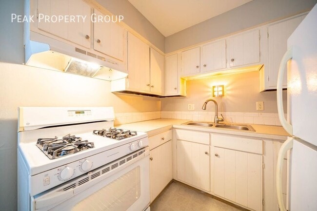Building Photo - 311 E Jenkins Ave