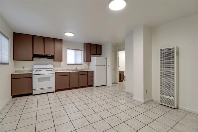 Building Photo - 336 Chesley Ave