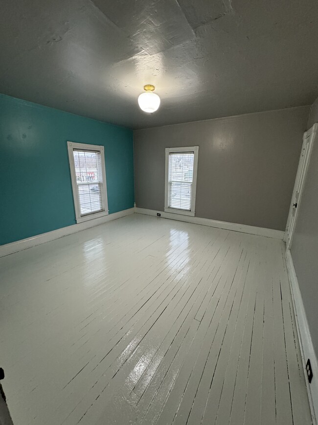 Building Photo - 208 W Mitchell St