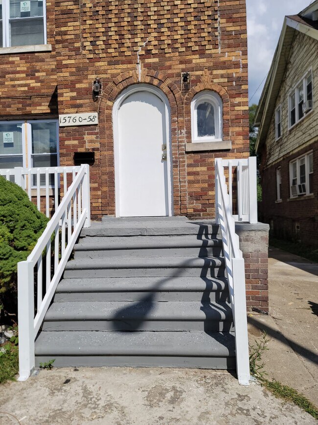 Building Photo - 15758 Wisconsin St